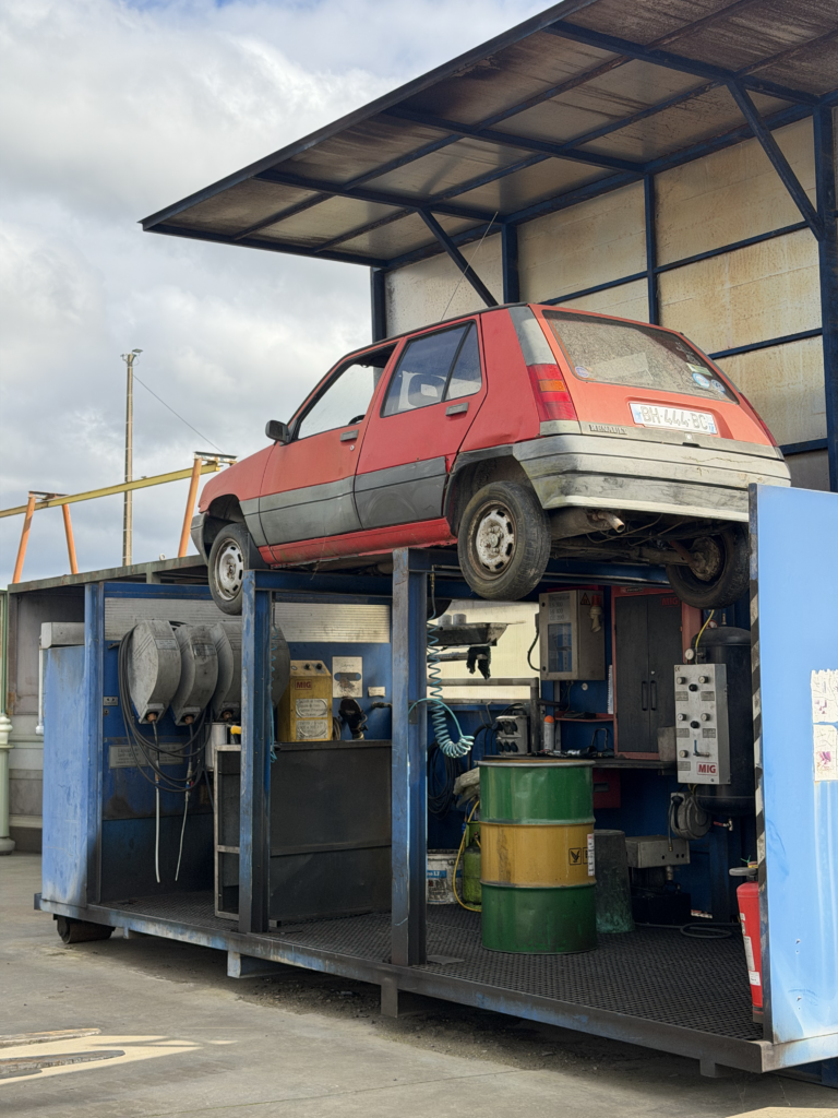 Station de dépollution d'un véhicule hors d'usage